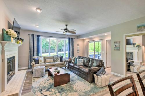 Lake Keowee Condo with Community Pool and Marina! in Salem, USA