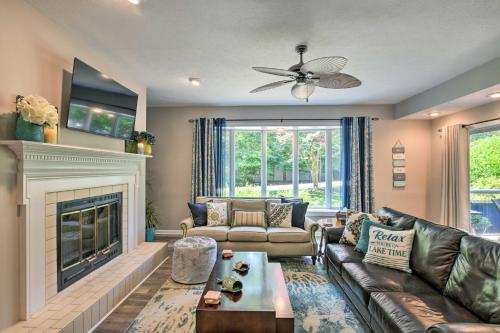 Lake Keowee Condo with Community Pool and Marina! in Salem, USA