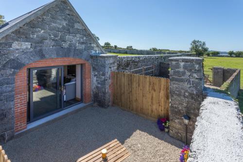 Coach House Cottage on the shores of Lough Corrib