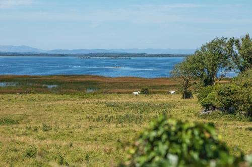 Coach House Cottage on the shores of Lough Corrib