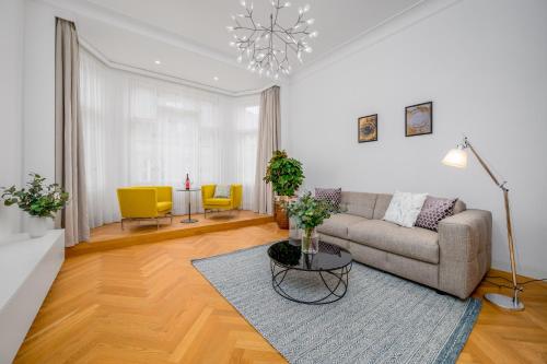 Airy Apartment in Old Town by Prague Days