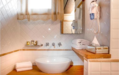 Amazing Apartment In Foligno With Wifi