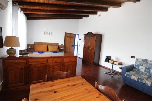 Studio (2 Adults) with Sea View image 3