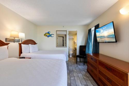 Boardwalk Resort Beachfront Condo by Hosteeva - image 10