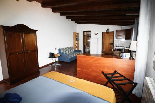 Studio (2 Adults) with Sea View image 4