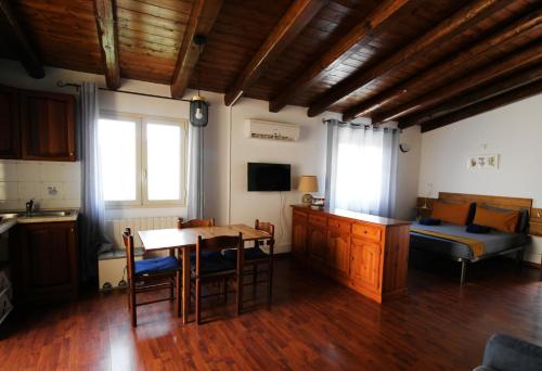 Studio (2 Adults) with Sea View image 5