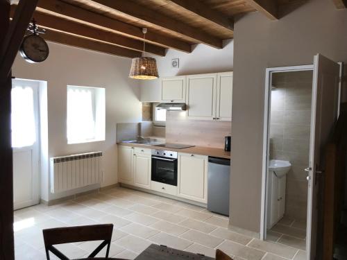 Kitchen, Gites Le Fer A Cheval Vassiviere in Beaumont-du-Lac