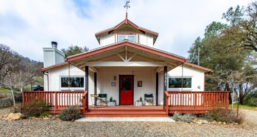 Luxury Yosemite Barn w/Chefs Kitchen and Hot Tub - Accommodation - Mariposa