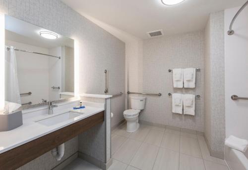 Holiday Inn Express & Suites - Phoenix North - Happy Valley, an IHG Hotel