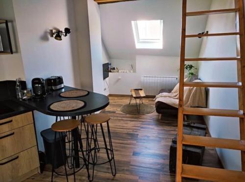 GAP hyper centre Studio atypique 2 personnes. - La Freissinouse