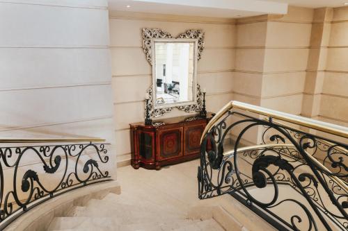 Diplomatic Hotel - image 3
