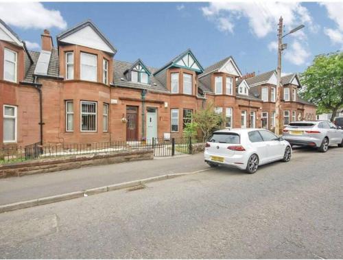 Mid Terrace 3 bed house - Clydebank