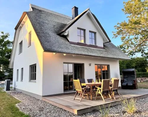 Ferienhaus Svantovit - exklusives Ferienhaus mit Infrarotsauna, Whirlpool-Wanne und Kamin in Putgarten, Deutschland