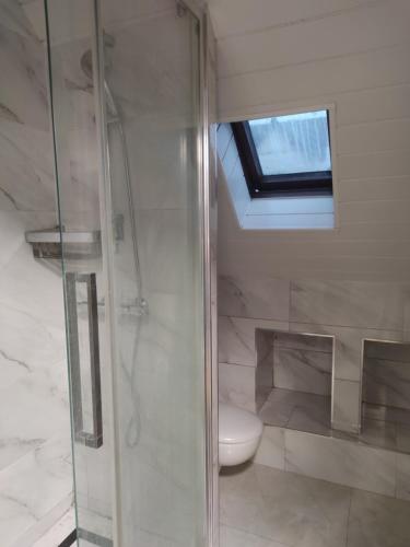 Chambre privée à Bobigny -Salle de bain et toilettes communes, pas de cuisine, check-in après 19h (Chambre privee a Bobigny -Salle de bain et toilettes communes, pas de cuisine, check-in apres 19h) in Bobigny