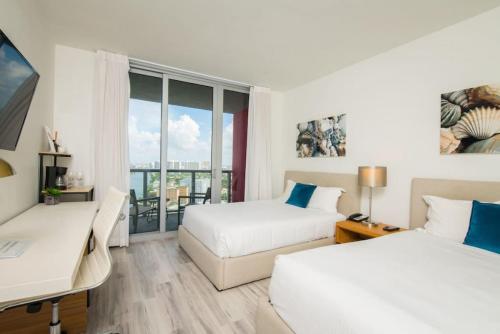2803B Modern Long Short stay vacation condo city view pool gym balcony
