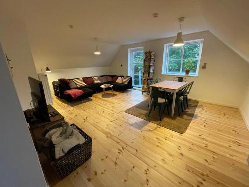 Room 4 - Hawkraft kulturhotel, Vestervig (foto 4)