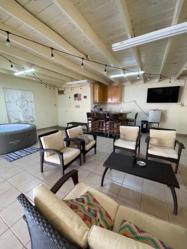 Bar/lounge, Seaside Adventure Lodging in Playa Hermosa