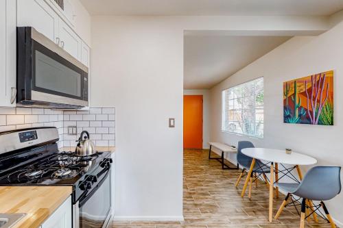 The Richey - Pastries Delivered To You!! near สวนพฤษศาสตร์ ทูซอน