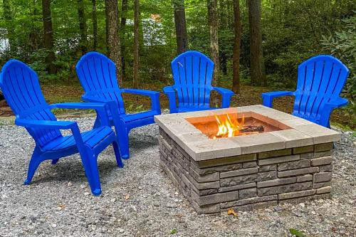 North Carolina Retreat with Hot Tub, Deck and Fire Pit