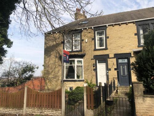 6 Bedroom Villa in Barnsley Centre