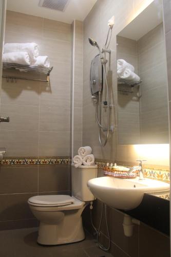 Deluxe Triple Room image 1