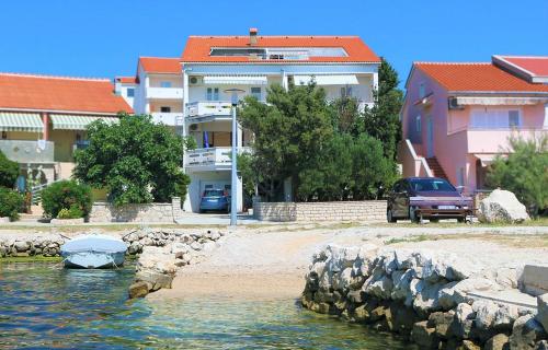 B&B Kustići - Apartments by the sea Kustici, Pag - 4086 - Bed and Breakfast Kustići