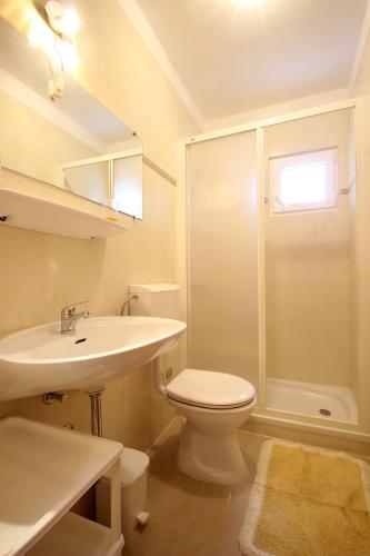 One-Bedroom Apartment with Terrace image 4
