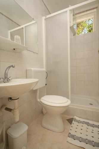 One-Bedroom Apartment with Terrace image 6