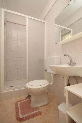 One-Bedroom Apartment with Terrace image 4