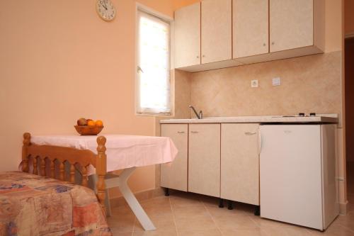One-Bedroom Apartment with Terrace image 3
