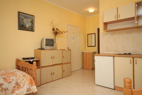 One-Bedroom Apartment with Terrace image 3