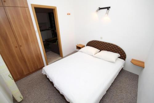 Apartments by the sea Preko Ugljan - 3489 - main image