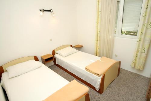 Apartments by the sea Preko Ugljan - 3489 - image 6