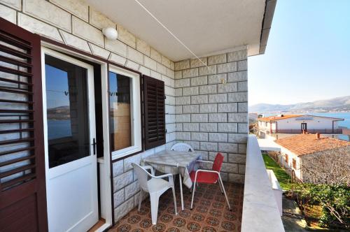 Apartments by the sea Arbanija Ciovo - 1085 - image 3