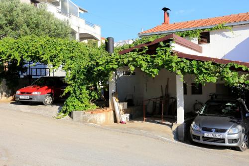 Apartments with parking space Okrug Gornji, Ciovo - 1107 in Okrug Gornji