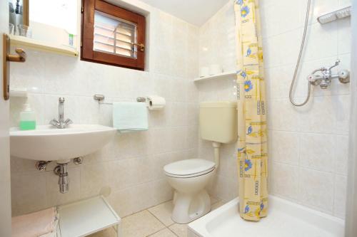 Bilik Mandi, Apartments with parking space Okrug Gornji, Ciovo - 1107 in Okrug Gornji