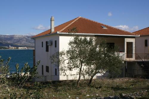 Apartments by the sea Arbanija, Ciovo - 1123