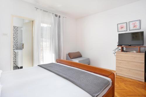 Apartment Arbanija 1125a - image 2