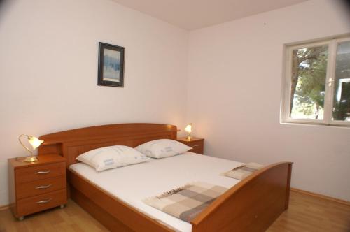 Apartments with a parking space Primosten - 4268 - image 2