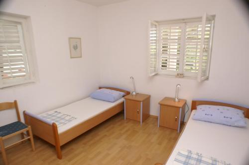 Apartments with a parking space Primosten - 4268 - main image
