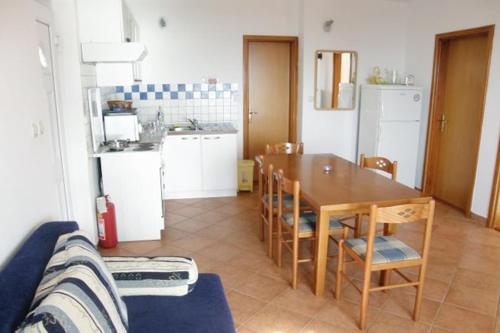 Apartments with a parking space Primosten - 4268 - image 11