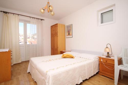 Apartments with a parking space Hvar - 4004 - image 11