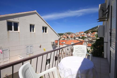 Apartments with a parking space Hvar - 4004 - image 2