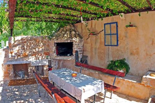 Seaside secluded apartments Cove Tvrdni Dolac Hvar - 4008 - image 12