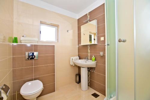 Seaside secluded apartments Cove Tvrdni Dolac Hvar - 4008 - image 11