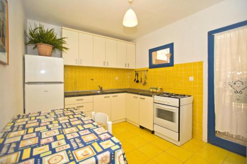 Seaside secluded apartments Cove Tvrdni Dolac Hvar - 4008 - image 13