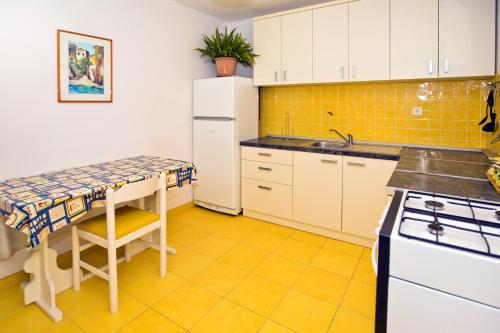 Seaside secluded apartments Cove Tvrdni Dolac Hvar - 4008 - image 7