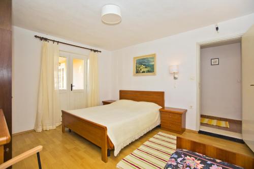 Seaside secluded apartments Cove Tvrdni Dolac Hvar - 4008 - image 5