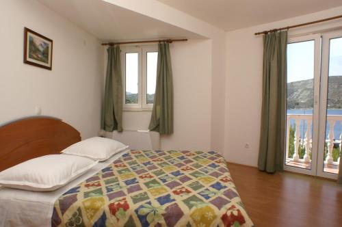 Apartments by the sea Primosten - 4169 - image 14