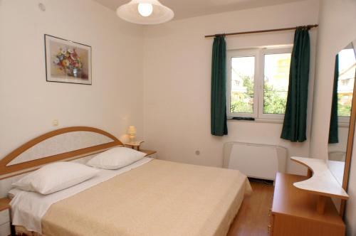 Apartments by the sea Primosten - 4177 - image 9